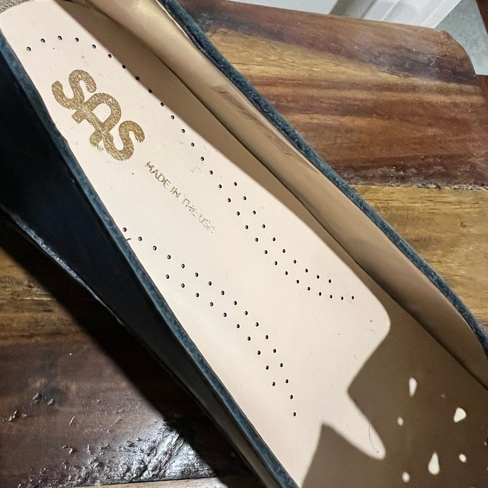 SAS Women's Dark Navy Leather Flats - Picture 7 of 11